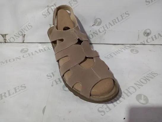 SKETCHER PARAL WEDGE SANDALS IN TAN UK SIZE 8