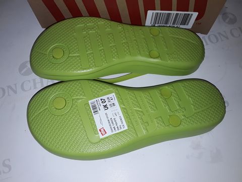 BOXED PAIR OF FLIPFLOP IQUSHION ERGONOMIC SLIDERS IN LIME GREEN - UK 7