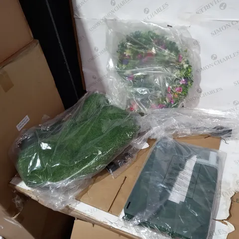 BOX OF APPROXIMATELY 10 ASSORTED HOUSEHOLD ITEMS TO INCLUDE ARTIFICIAL GRASS, DESIGNER DECORATIVE WREATH, DESIGNER GREEN GARDEN COVER ETC