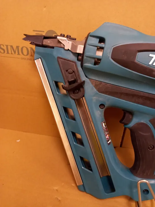 MAKITA CORDLESS CLIPPED HEAD FRAMING NAILER