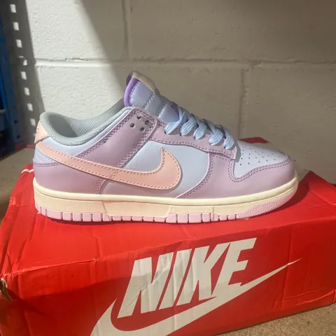 BOXED PAIR OF NIKE DUNK LOW RETRO SIZE 3.5 PURPLE TRAINERS