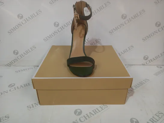BOXED PAIR OF MICHAEL KORS HAMILTON HEELED SANDALS IN GREEN US SIZE 8M