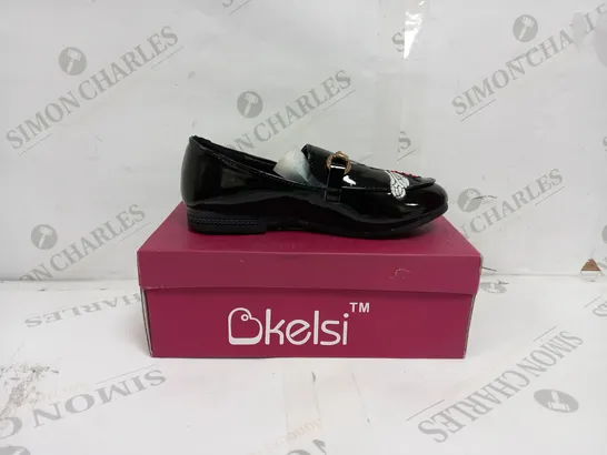 APPROXIMATELY 12 BOXED PAIR OF KELSI KIDS BUTTERFLY EMBROIDERED LOAFERS IN BLACK TO INCLUDE SIZES 1, 2, 8, 9, 10, 11, 12