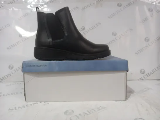 BOXED PAIR OF AJVANI SIDE-ZIP BOOTS IN BLACK UK SIZE 5
