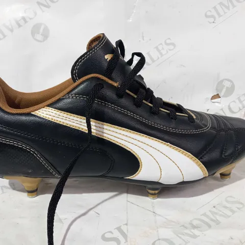 BOXED PAIR OF PUMA FOOTBALL BOOTS IN BLACK/GOLD UK SIZE 9