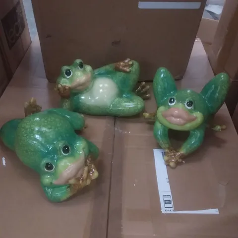 BOXED SET OF 3 GARDEN FROG FIGURES