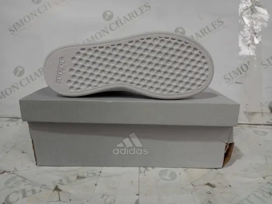 BOXED PAIR OF ADIDAS GRAND COURT 2.0 EL KIDS SHOES IN WHITE/PASTEL SHINE UK SIZE 13