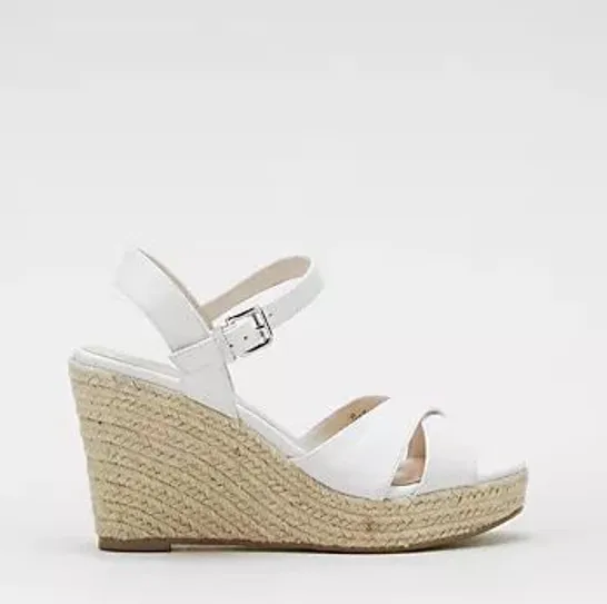 RUTH LANGSFORD WEDGE SANDAL WHITE SIZE 6