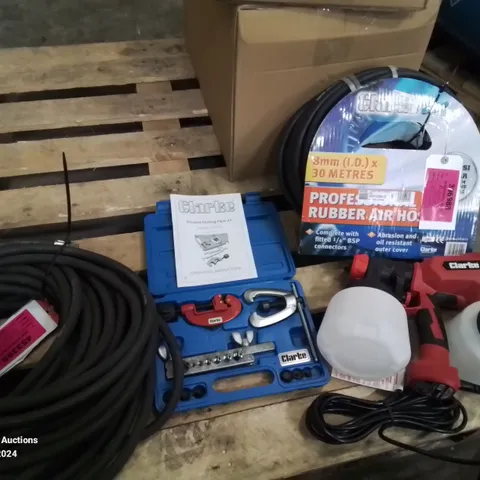 BOX OF MIXED TOOLS TO INCLUDE: DOUBLE FLARING PIPE KIT, PROFESSIONAL 8MM RUBBER AIR HOSE400W AIRLESS ELECTRIC PAINT GUN