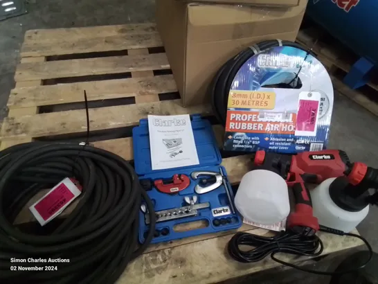 BOX OF MIXED TOOLS TO INCLUDE: DOUBLE FLARING PIPE KIT, PROFESSIONAL 8MM RUBBER AIR HOSE400W AIRLESS ELECTRIC PAINT GUN