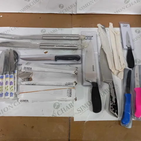 LOT OF APPROX 10 ASSORTED COOKWARE TO INCLUDE CHEF KNIVES, CARVING SET, TABLE FORKS ETC