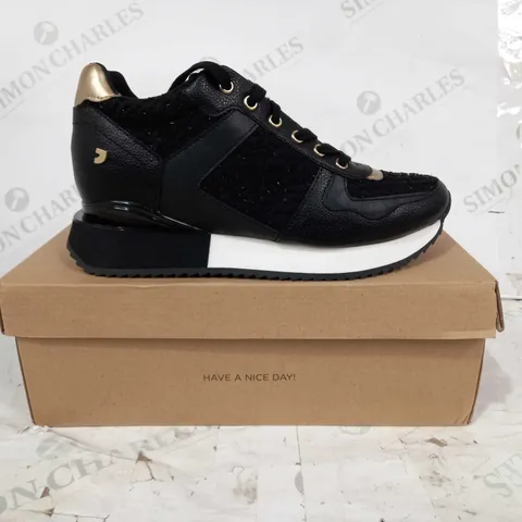 BOXED PAIR OF GIOSEPPO SHOES IN BLACK/GOLD UK SIZE 5.5