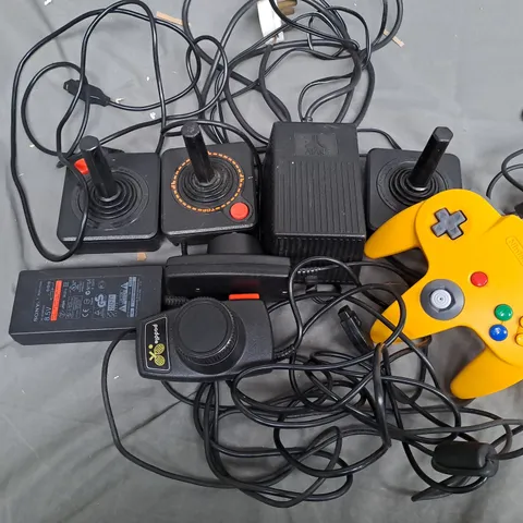 LARGE QUANTITY OF ASSORTED ELECTRICALS TO INCLUDE ATARI POWER SUPPLY, NINTENDO N64 CONTROLLER, SONY AC-ADAPTER  