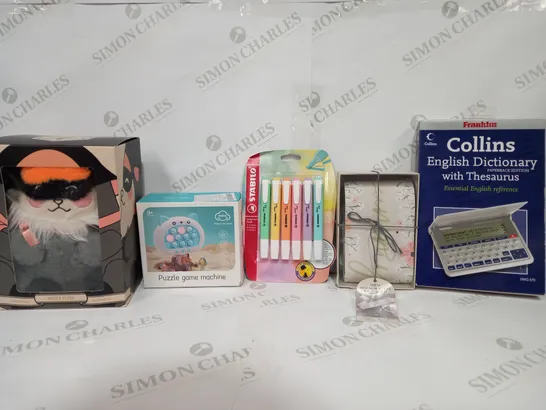 BOX OF APPROX 20 ASSORTED TOYS TO INCLUDE - STAPLES COOL HIGHLIGHTER - FRANKLIN COLLINS ENGLISH DICTIONARY WITH THESAURUS - PUZZLE GAME MACHINE ECT