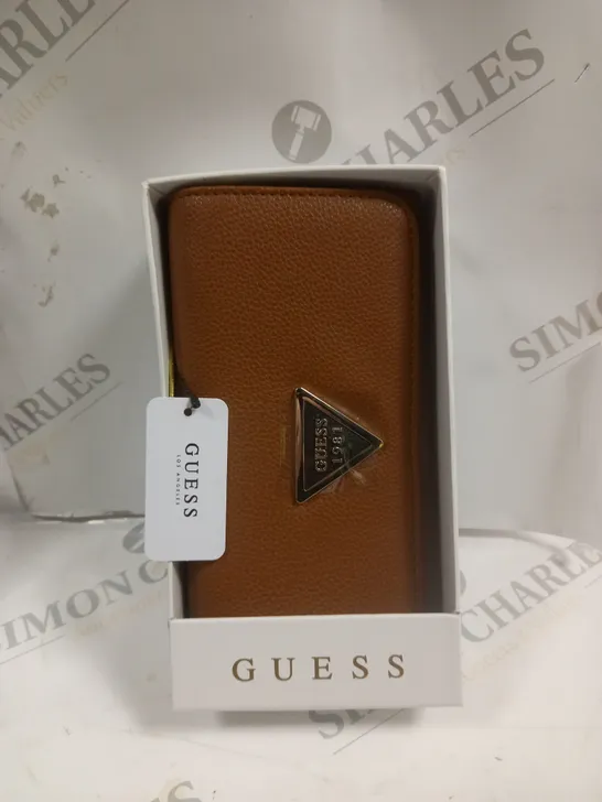 BOXED GUESS WOMEN'S LYNDI SLG SLIM CLUTCH WALLET IN COGNAC