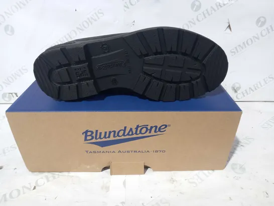 BOXED PAIR OF BLUNDSTONE THERMAL ELASTIC SIDED BOOTS IN DARK GREEN UK SIZE 6