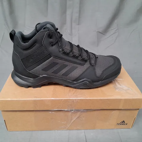 BOXED PAIR OF TERREX BOOTS IN BLACK SIZE UK 9.5