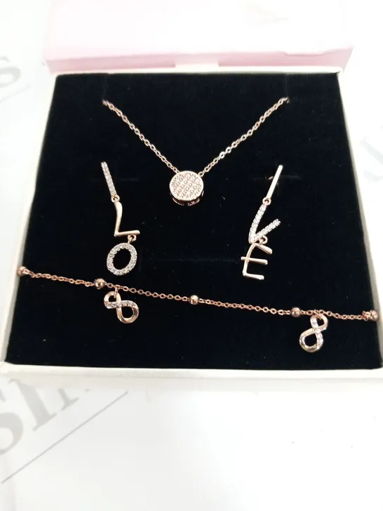 BOXED MOTTA NECKLACE, EARRINGS AND BRACELET SET