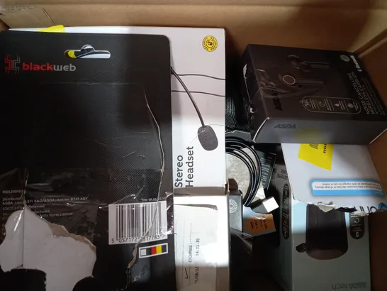 LOT OF APPROXIMATELY 20 ASSORTED HOUSEHOLD ITEMS TO INCLUDE BLACKWEB SYNC AND CHARGE CABLE, BLACKWEB HDMI CABLE, ASDA TECH USB-A TO USB-C CABLE, ETC