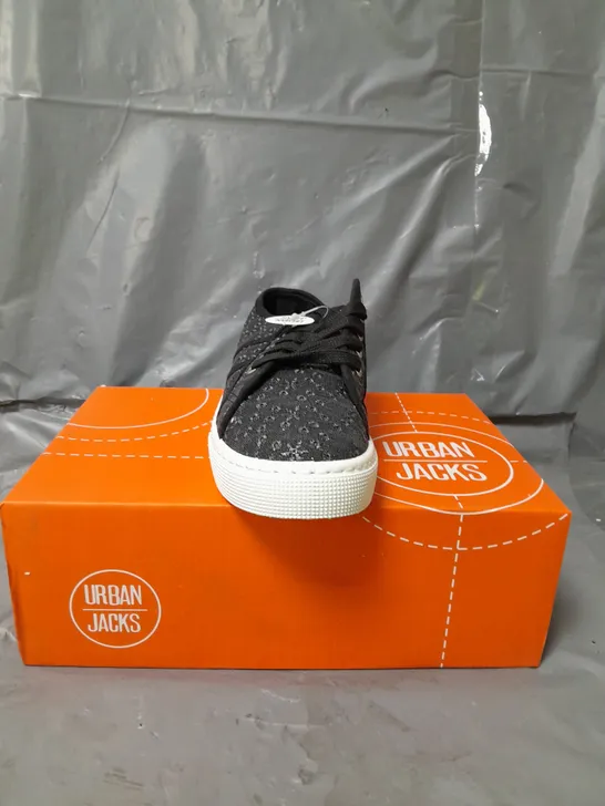 URBAN JACKS LADIES PALM SPRINGS TRAINERS BLACK SIZE 5