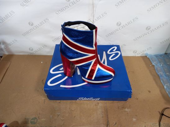 BOXED PAIR OF SHELLYS UNION JACK HEELED BOOTS SIZE 7