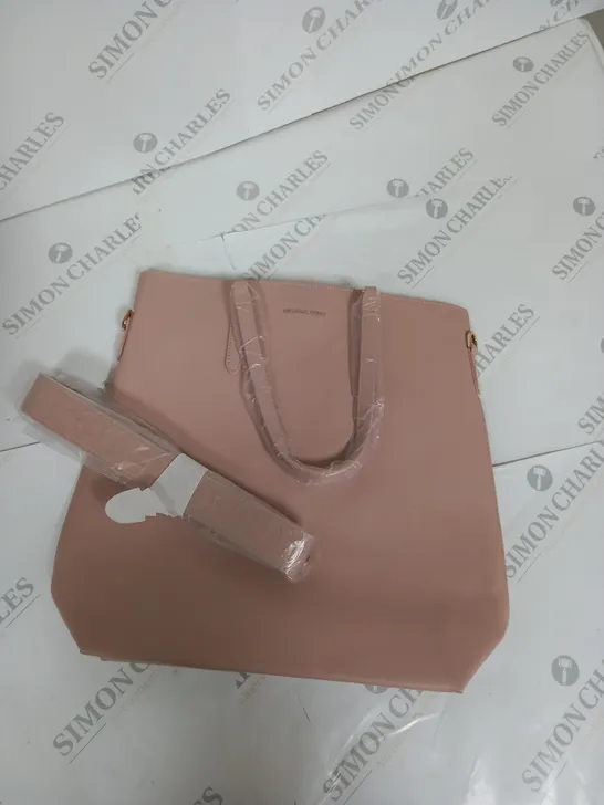 MICHAEL KORS TRAVEL TOTE BAG WITH STRAP - NUDE/PINK 