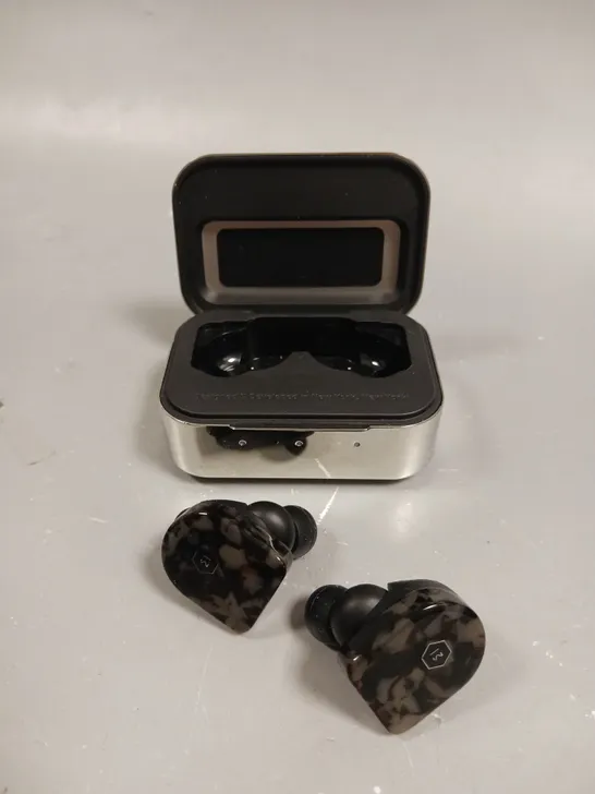 MASTER & DYNAMIC MW07 TRUE WIRELESS EARPHONES