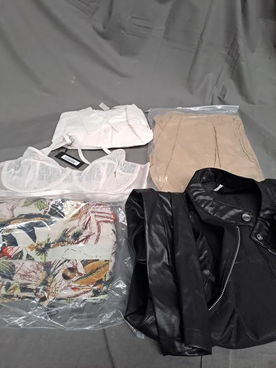 BOX OF APPROXIMATELY 25 ASSORTED CLOTHING ITEMS TO INCLUDE - JACKET , BRA , SHIRT ETC