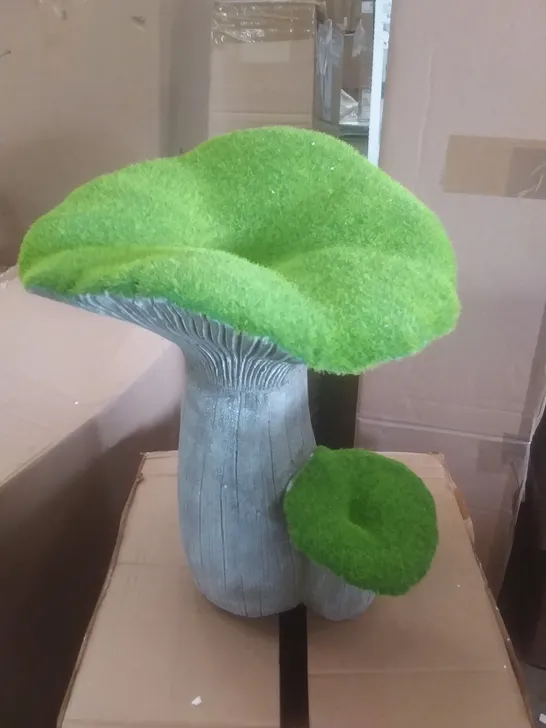 BOXED FAUX MOSS TOADSTOOL