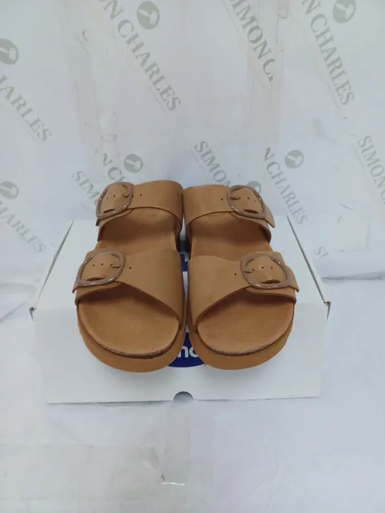 BOXED SCHOLL SOFTSTEP LADIES SANDALS BUCKLE FASTENING SIZE 7 TAN