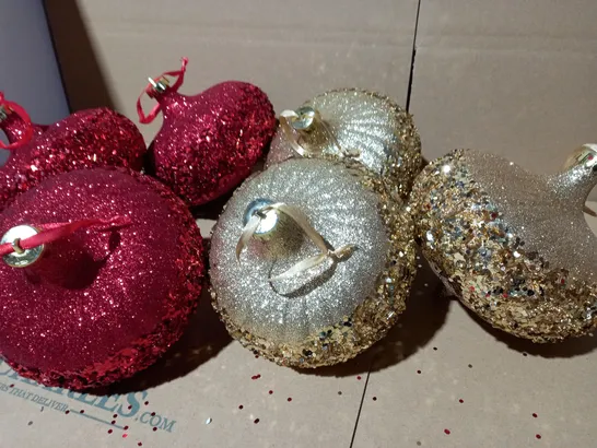 ALISON CORK SET OF LARGE GLITTER ELLIPSE BAUBLES RED AND GOLD