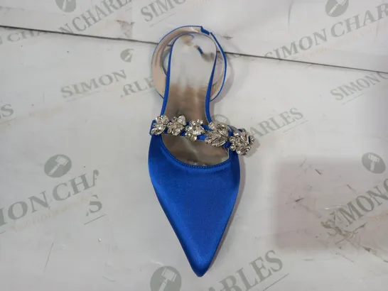 PAIR OF DESIGNER CLOSED TOE SLIP-ON SHOES IN SATIN BLUE W. JEWEL EFFECT EU SIZE 39