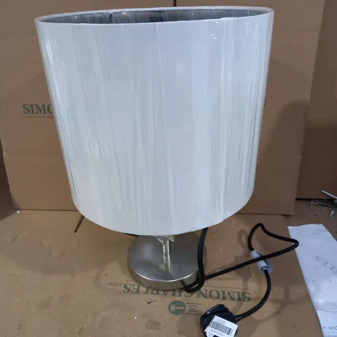 DESIGNER LEAF DETAL TABLE LAMP