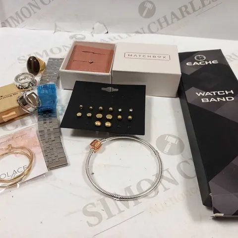 LARGE QUANTITY OF ASSORTED JEWELLERY AND ACCESSORIES