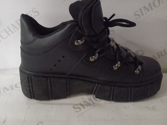 PAIR OF KOI WOMEN'S RIMO CORE CHUNKY BLACK TRAINERS SIZE 7