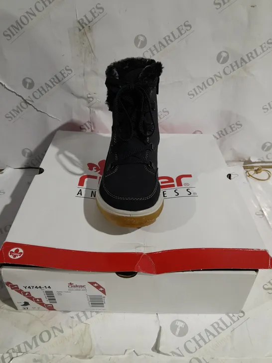 BOXED PAIR OF RIEKER WATER RESISTANT WARM HIKING BOOTS, NAVY -  SIZE 4