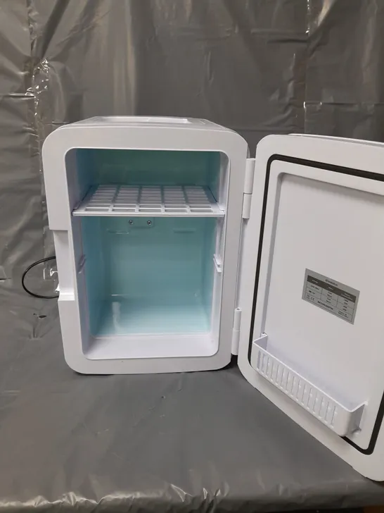 SUBCOLD MINI FRIDGE WHITE