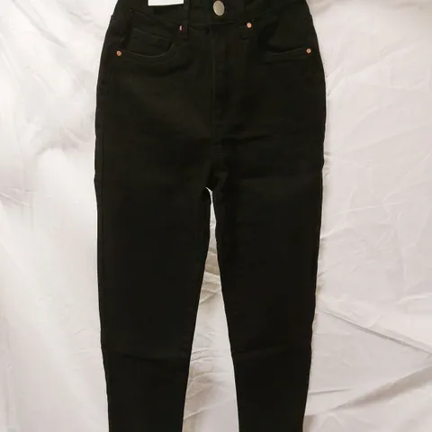 BOX OF APPROX 18 BRAND NEW COTTON:ON STRETCH MOM JEANS - BLACK SIZE AUS 6