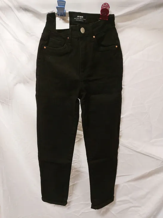 BOX OF APPROX 18 BRAND NEW COTTON:ON STRETCH MOM JEANS - BLACK SIZE AUS 6