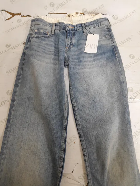 ZARA LIGHT WASHED DENIM JEANS - SIZE 34