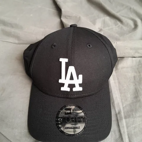 9FORTY NEW ERA LA CAP IN BLACK 