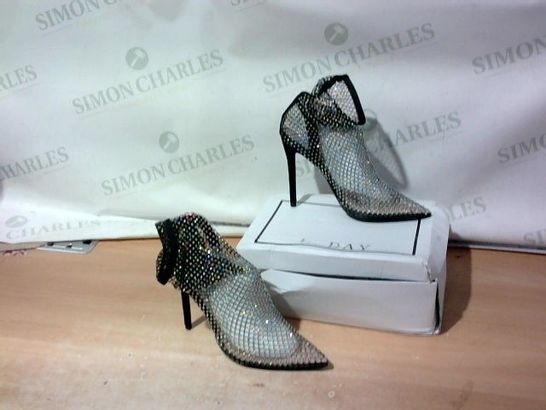 BOXED PAIR OF L.DAY HIGH HEELS SIZE 41