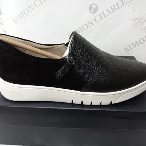 BOXED PAIR OF NATURALIZER PLATFORM SLIP ON SHOES BLACK - SIZE 7