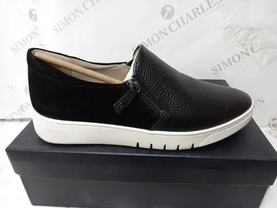 BOXED PAIR OF NATURALIZER PLATFORM SLIP ON SHOES BLACK - SIZE 7