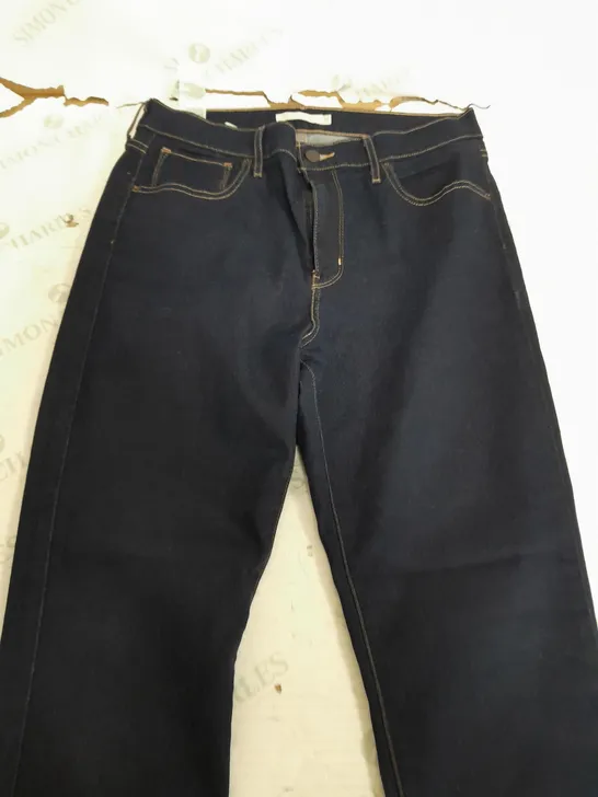 LEVI'S 724 HIGH RISE STRIAGHT DARK JEANS - 32