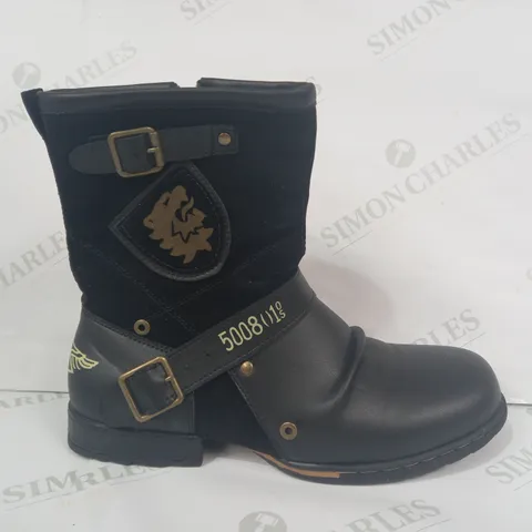 BOXED PAIR OF DESIGNER SIDE ZIP BOOTS IN BLACK SIZE UNSPECIFIED