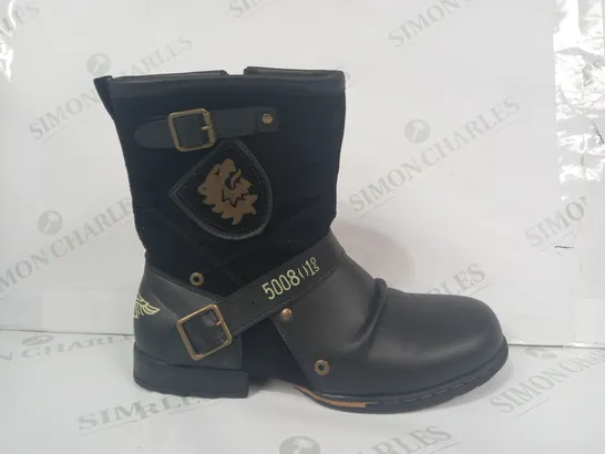 BOXED PAIR OF DESIGNER SIDE ZIP BOOTS IN BLACK SIZE UNSPECIFIED