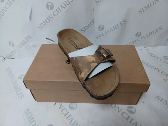 BONOVA STRAPPED SANDALS - SIZE 7