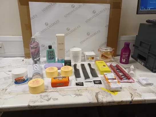 LOT OF APPROXIMATELY 20 HEALTH AND BEAUTY ITEMS TO INCLUDE TONI&GUY BRUSHES, REVOLUTION PRO MIRACLE CREAM, AND NEOM BEDTIME HERO BATH FOAM ETC.