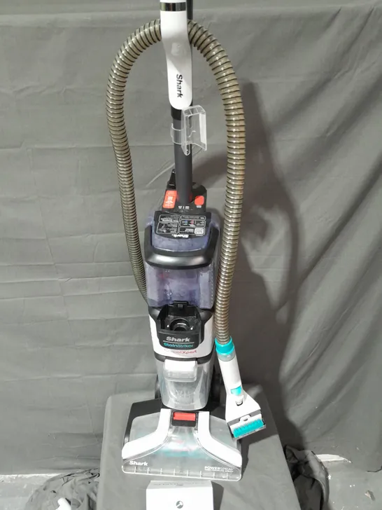 UNBOXED SHARK STAIN STRIKER CARPET CLEANER